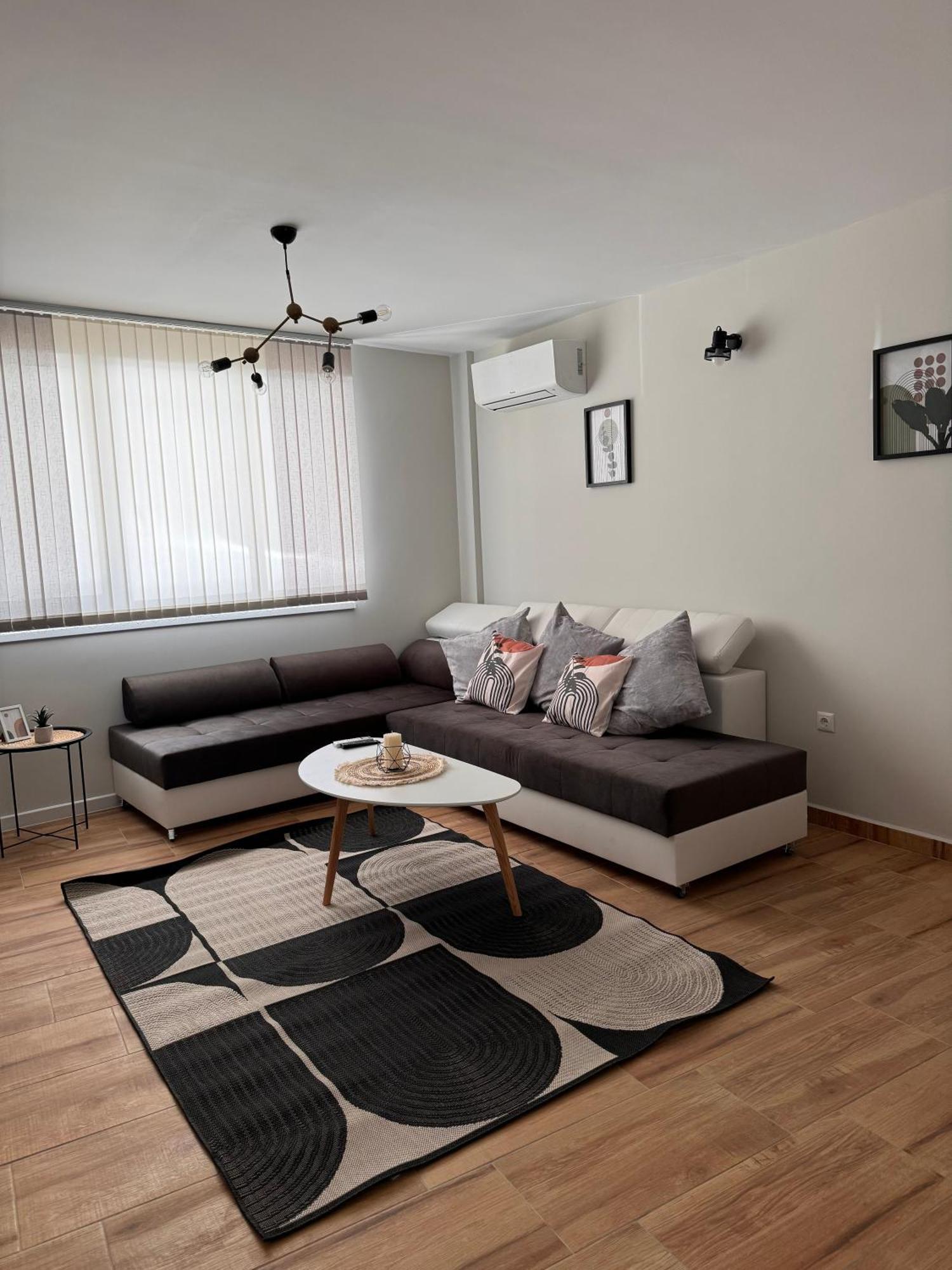 Goldy Central Beach Apartment With Private Garden Burgas Exterior foto