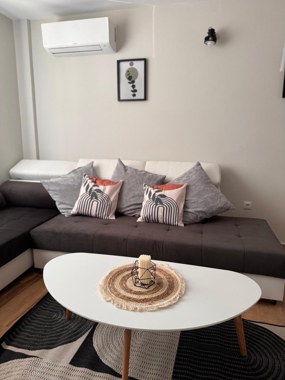 Goldy Central Beach Apartment With Private Garden Burgas Exterior foto