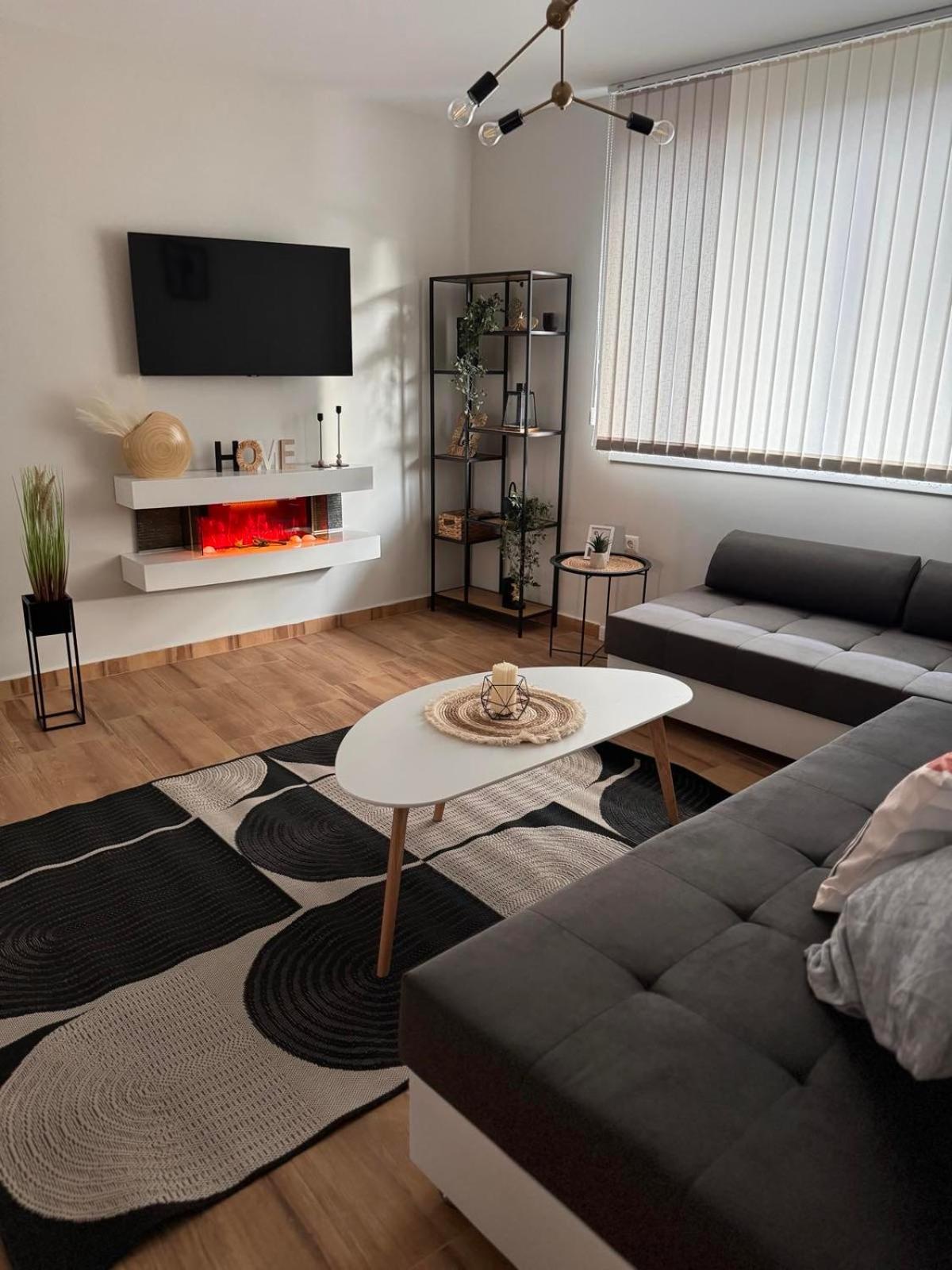 Goldy Central Beach Apartment With Private Garden Burgas Exterior foto