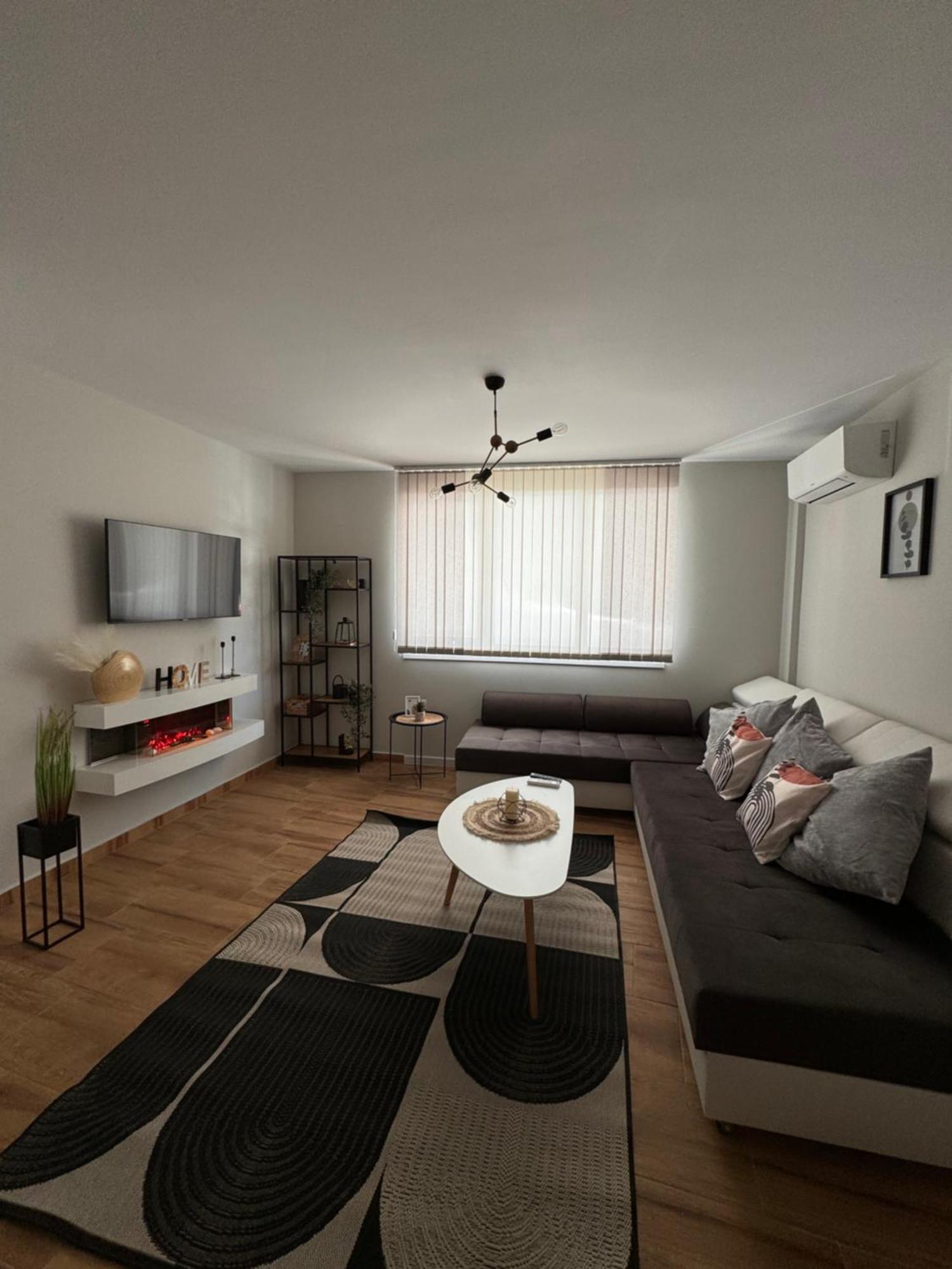 Goldy Central Beach Apartment With Private Garden Burgas Exterior foto