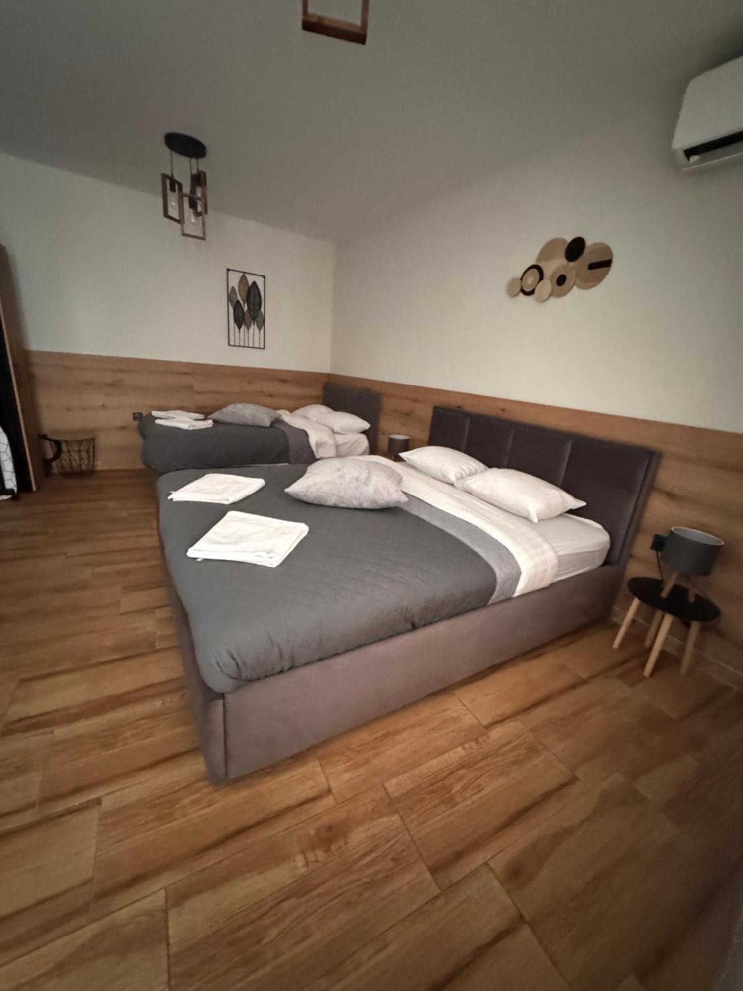 Goldy Central Beach Apartment With Private Garden Burgas Exterior foto